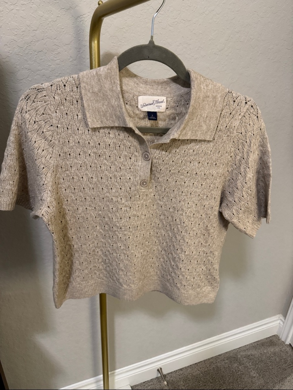 Universal Thread Beige Pointelle Knit V‑Neck Short Sleeve Sweater